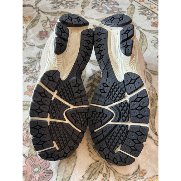 New Balance 2002R Calm Taupe Size M10.5 - Picture 5 of 6